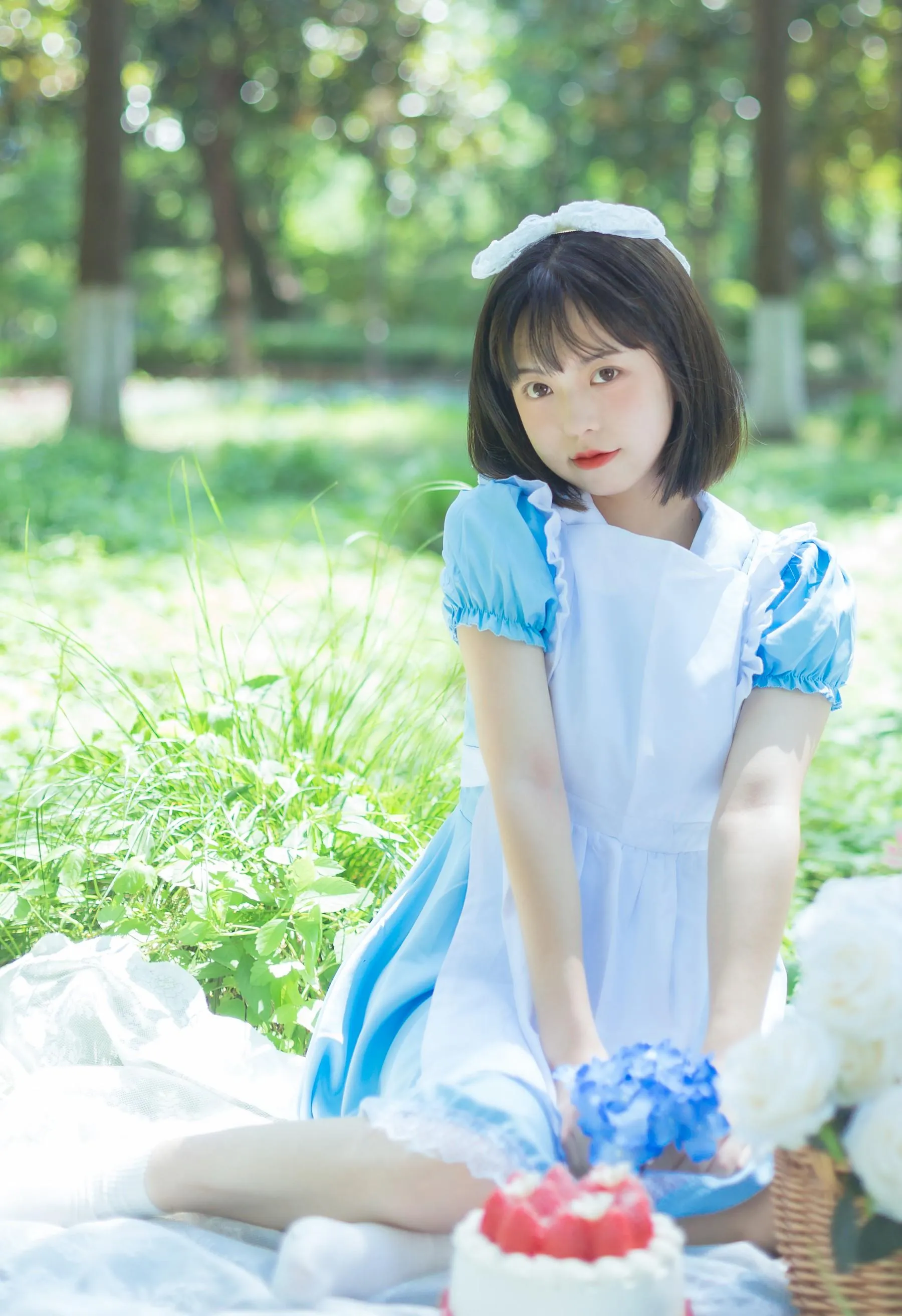 [YITUYU艺图语]2022.08.05 雏菊和草莓 哈吉麻花 [32P]插图6